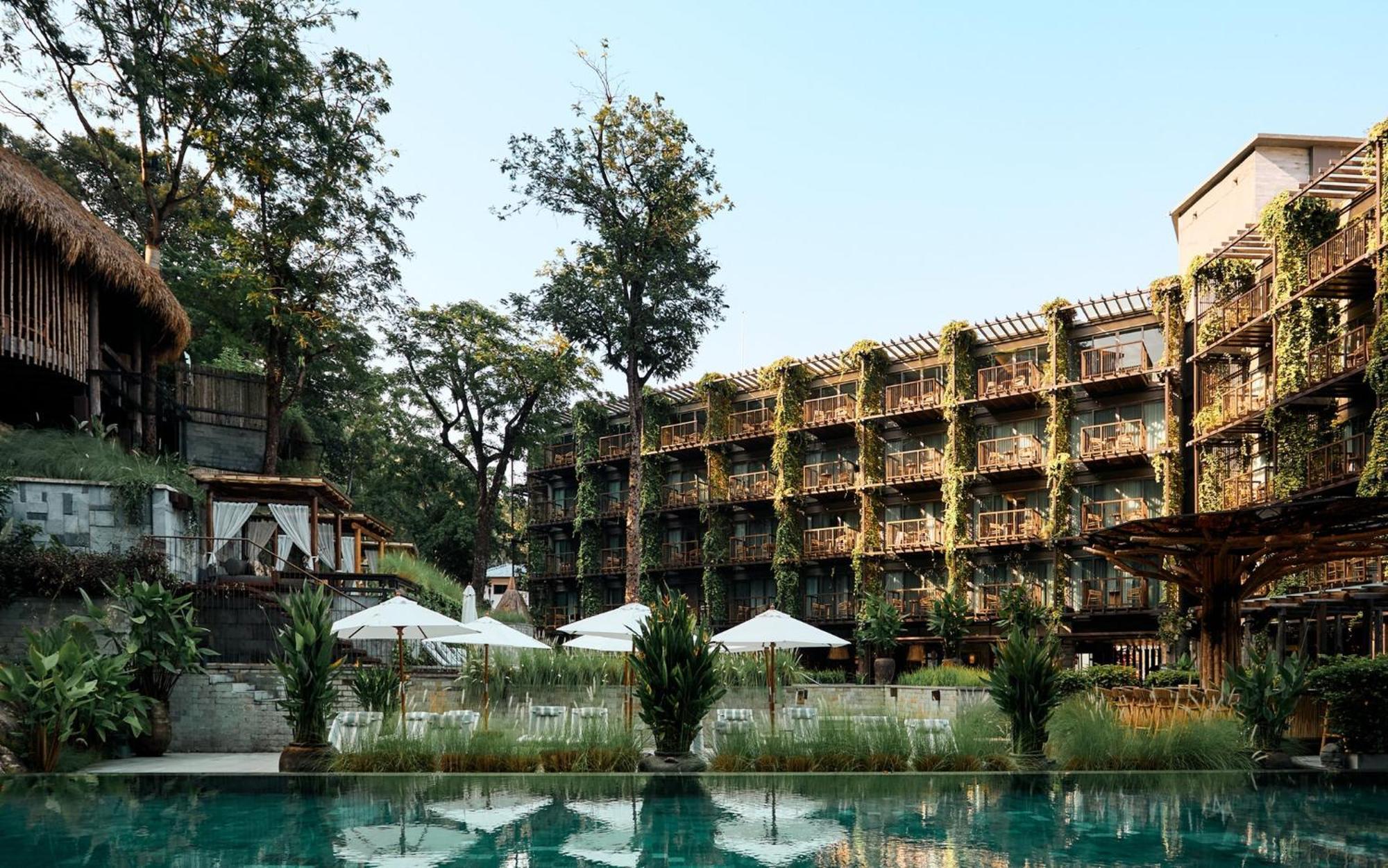 Dinso Resort - SHA Extra Plus Patong Esterno foto The hotel's main pool