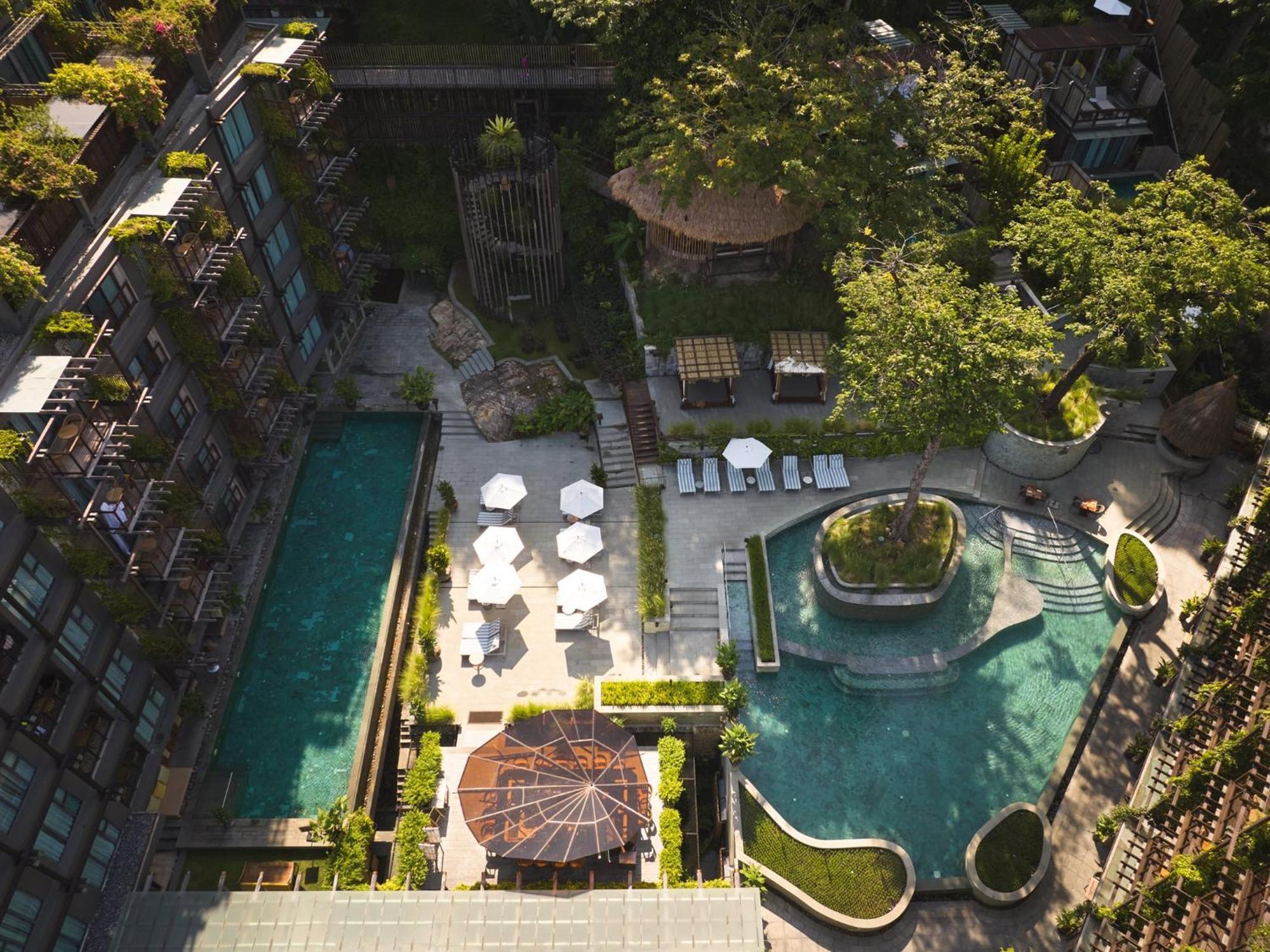 Dinso Resort - SHA Extra Plus Patong Esterno foto The swimming pool at the hotel