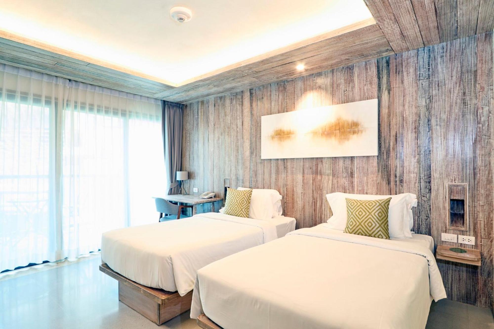 Dinso Resort - SHA Extra Plus Patong Esterno foto