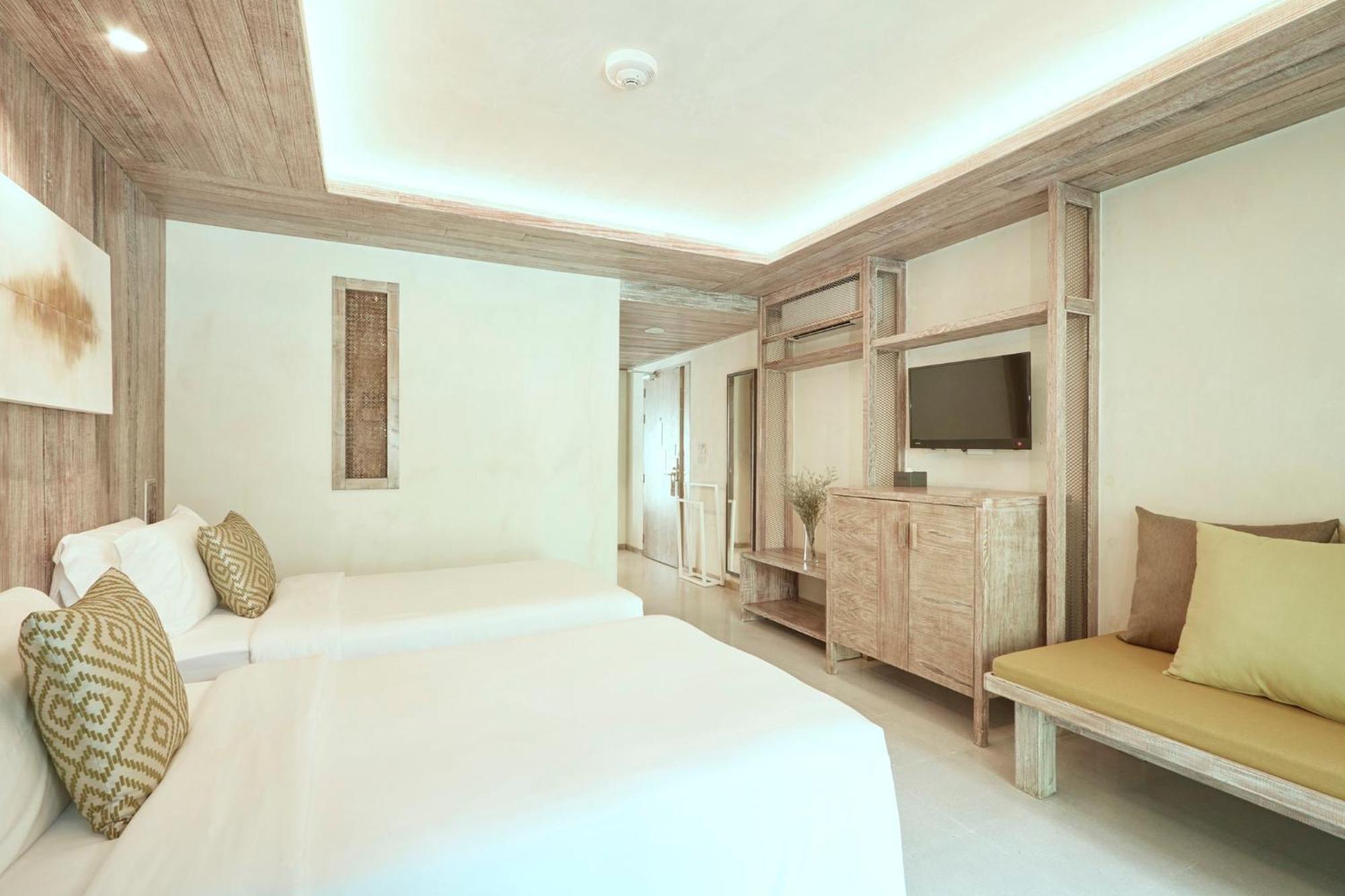 Dinso Resort - SHA Extra Plus Patong Esterno foto