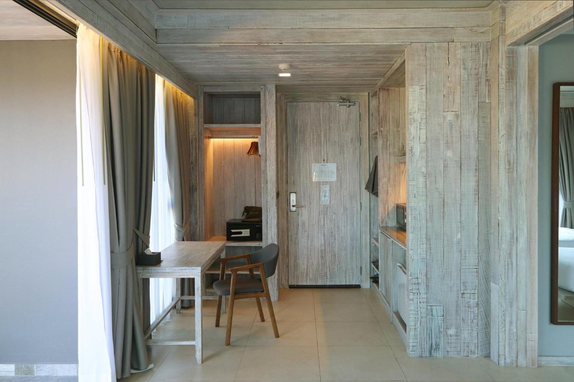 Dinso Resort - SHA Extra Plus Patong Esterno foto