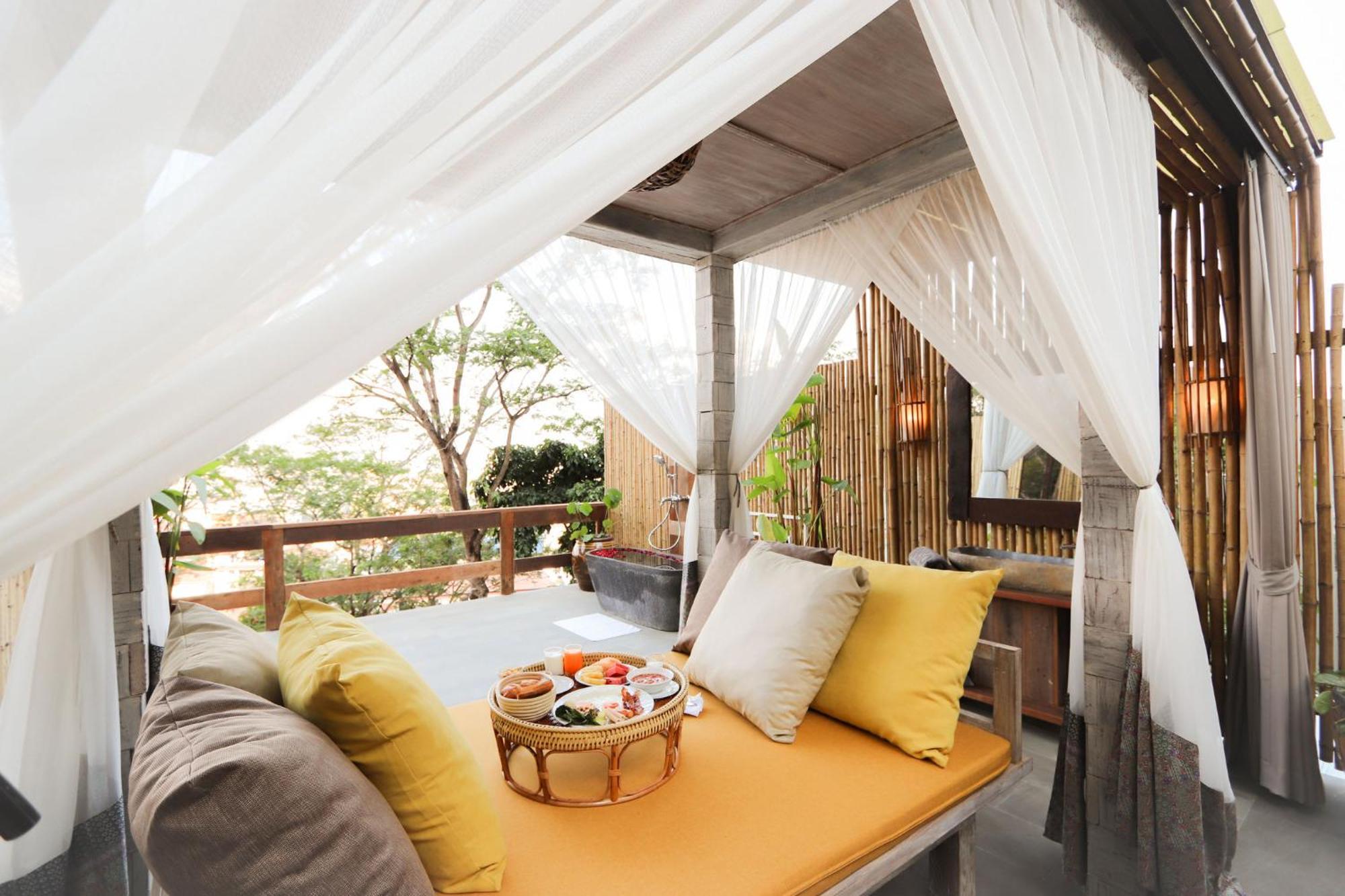 Dinso Resort - SHA Extra Plus Patong Esterno foto