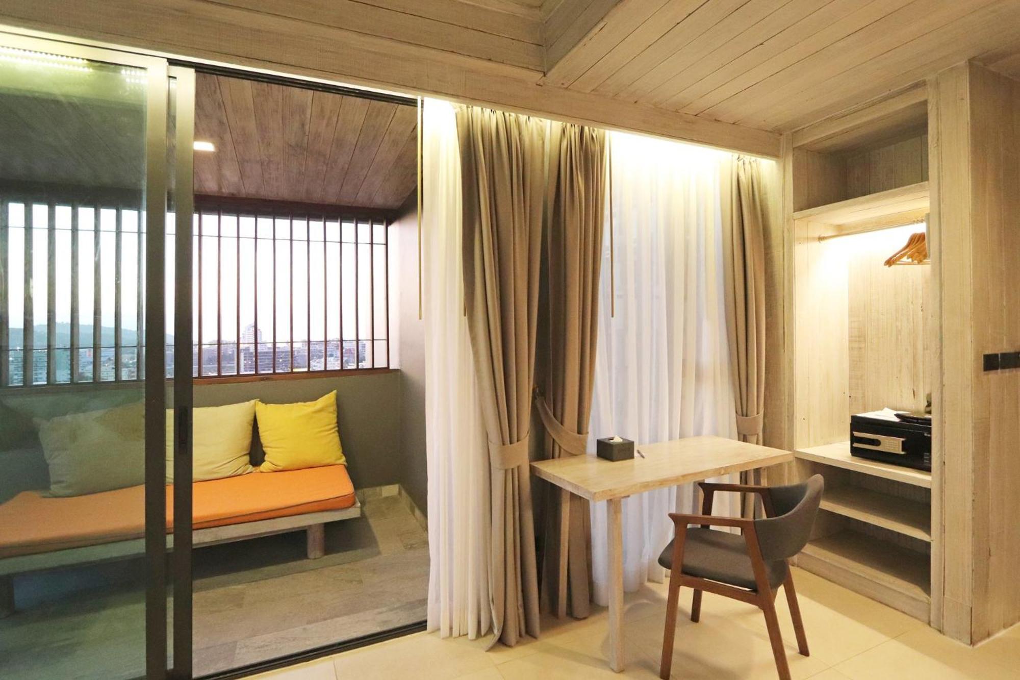 Dinso Resort - SHA Extra Plus Patong Esterno foto